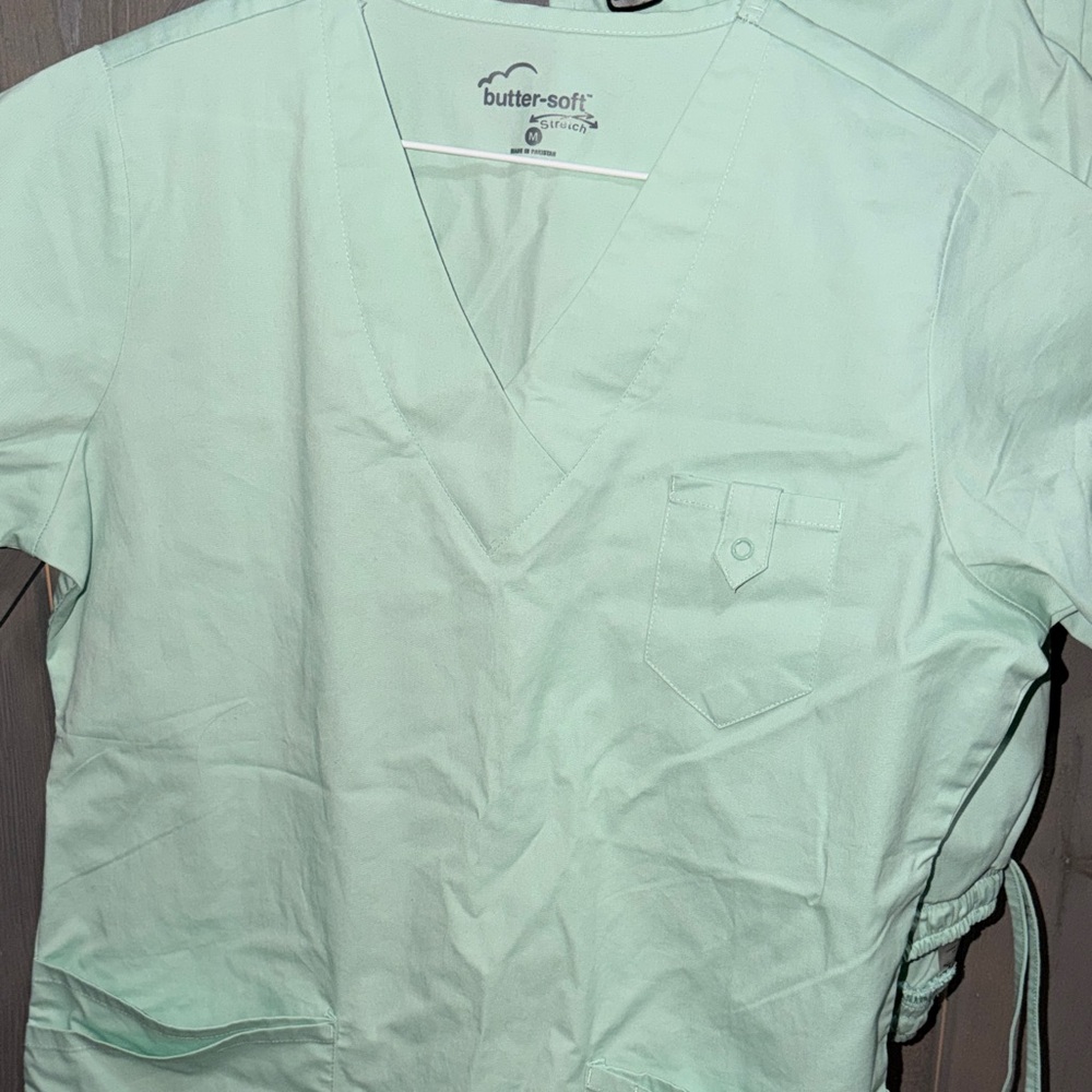 Butter-Soft Women's Mint Green Scrub Top - Picture 3 of 8